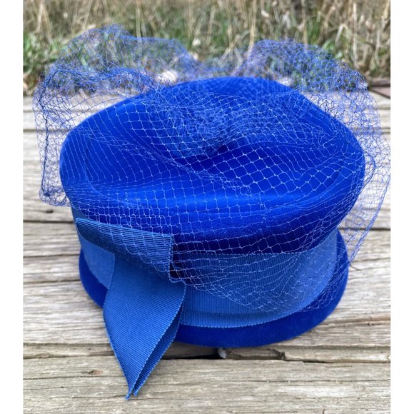 Vintage 1950s Bright Blue Velvet Womens Hat Netting - Picture 8 of 15
